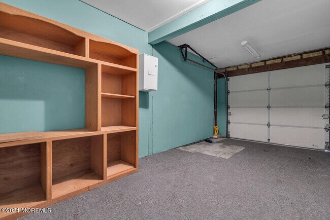 Building Photo - 691 Sussex Ct