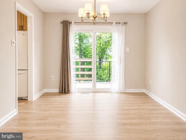 Building Photo - 8425 Blevins Way Ct