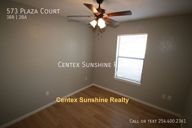 Building Photo - 573 Plaza Ct