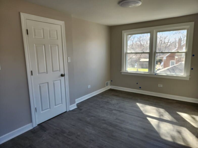 Building Photo - 14124 Manor Ave