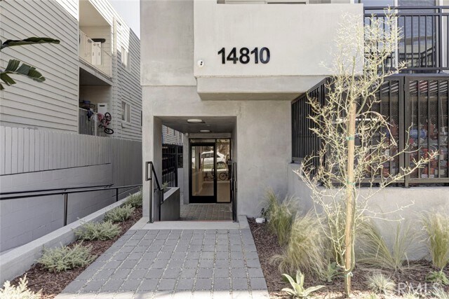 Building Photo - 14810 Delano St