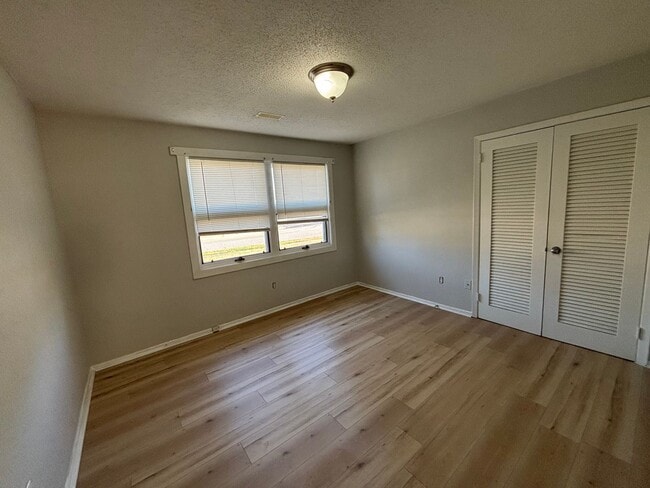 Building Photo - Freshly Updated 3 Bedroom Home