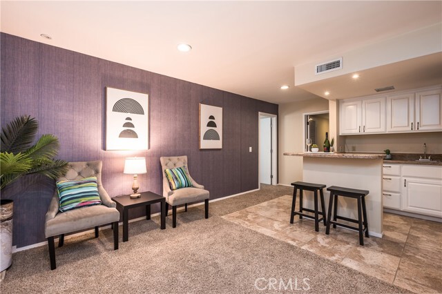 Building Photo - 2328 E Vine Ave