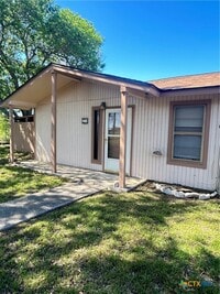 Building Photo - 1051 Country Club Dr