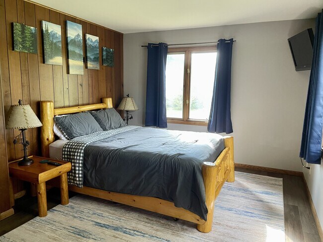 Building Photo - 3604 W Country Club Ln