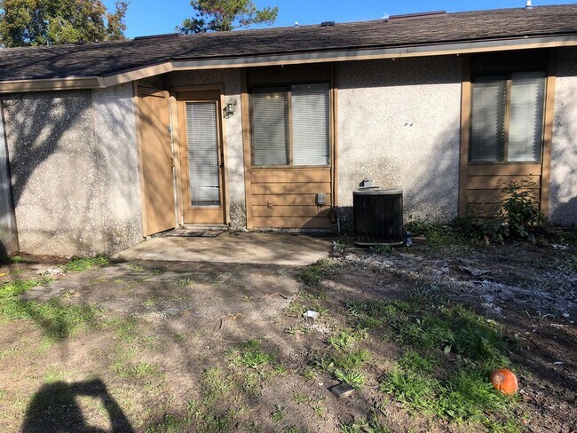 Building Photo - Charming 2BR Condo with Granite Countertops, Pool Access & Included Lawn Care