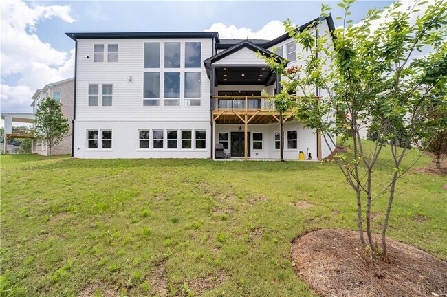 Building Photo - 4510 Hawthorn Cir