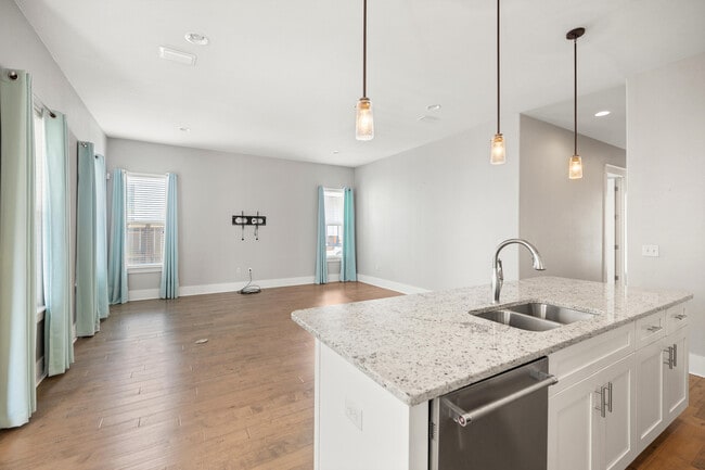 Building Photo - 56 Penelope St