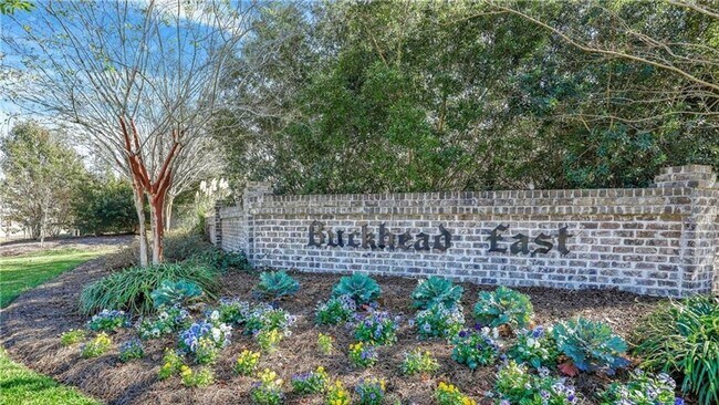 Building Photo - Stunning 5 Bed/3.5 Bath Home in Buckhead East