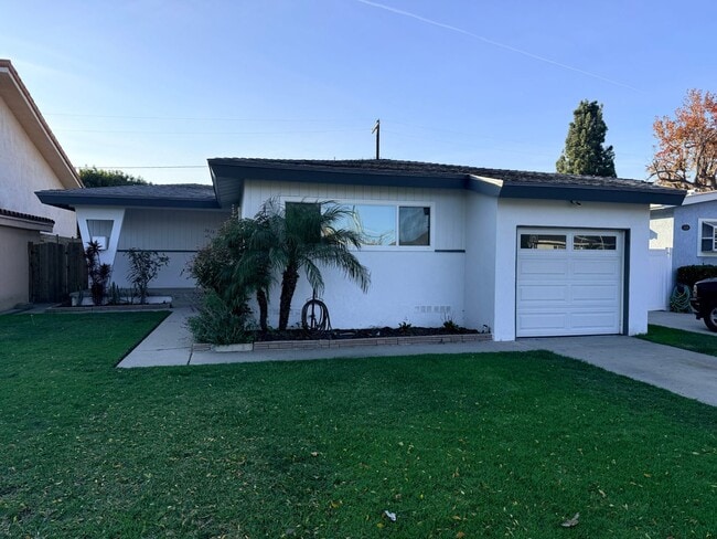 Primary Photo - Three bedroom home in Long Beach available to rent now!