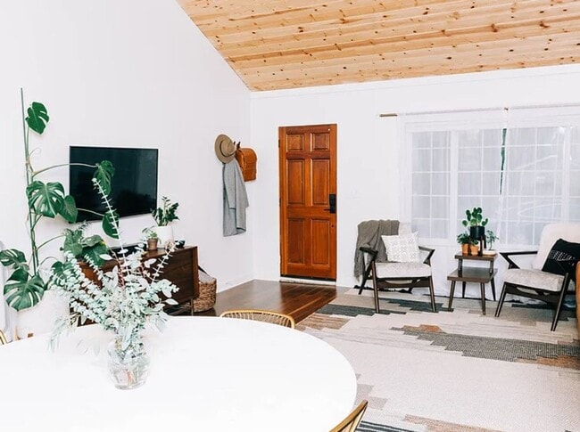 Building Photo - Classic Meets Modern Two-Bedroom, one bath Home in the Columbia Neighborhood