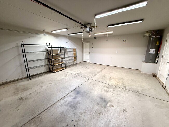 Building Photo - Stylish 3BR Home in Cerbat Vistas | Split Floor Plan, Covered Patio & 2-Car Garage!