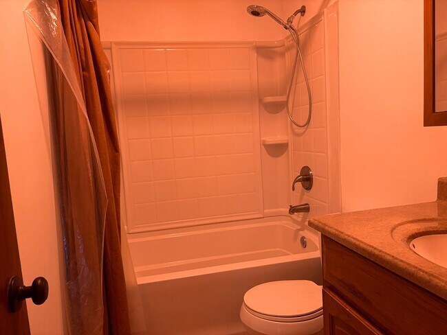 Building Photo - Cozy 4BR One Level Home with Extra Storage and Covered Deck in Knoxville