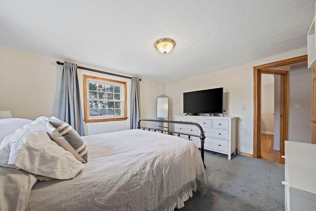 Building Photo - 95 Oriole Rd