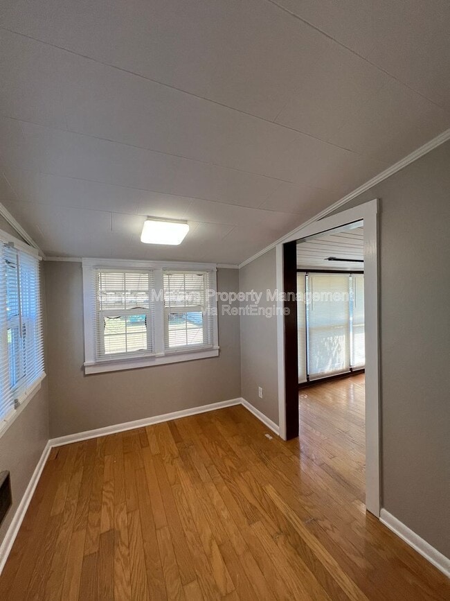 Building Photo - 3305 E Blount St