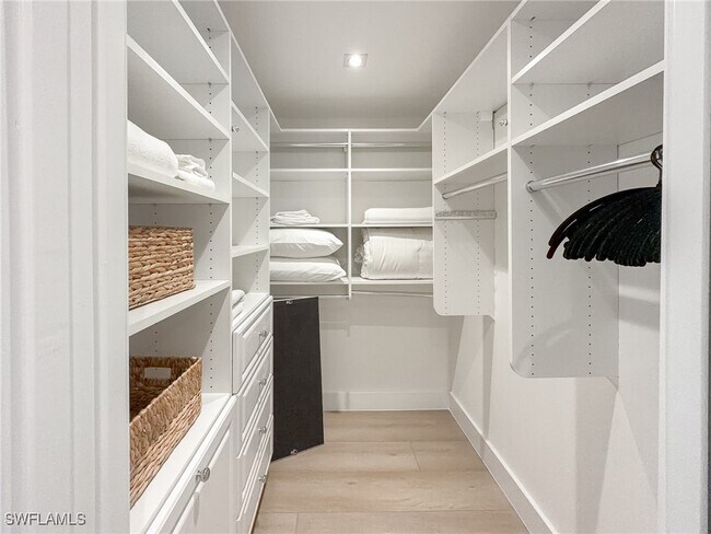 Building Photo - 3430 Gulf Shore Blvd N