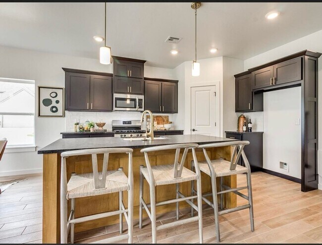 Building Photo - 14500 Chambery Ct