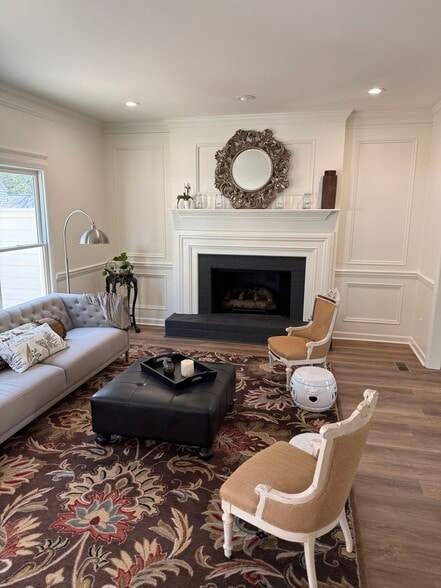 Ample space living room - 117 Battery Way