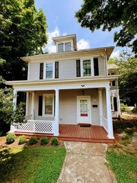Building Photo - 4 Bedroom House in Lynchburg