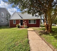 Building Photo - 5215 Huntington Ave