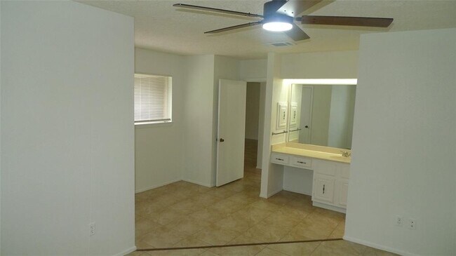 Building Photo - 11311 Verlaine Dr