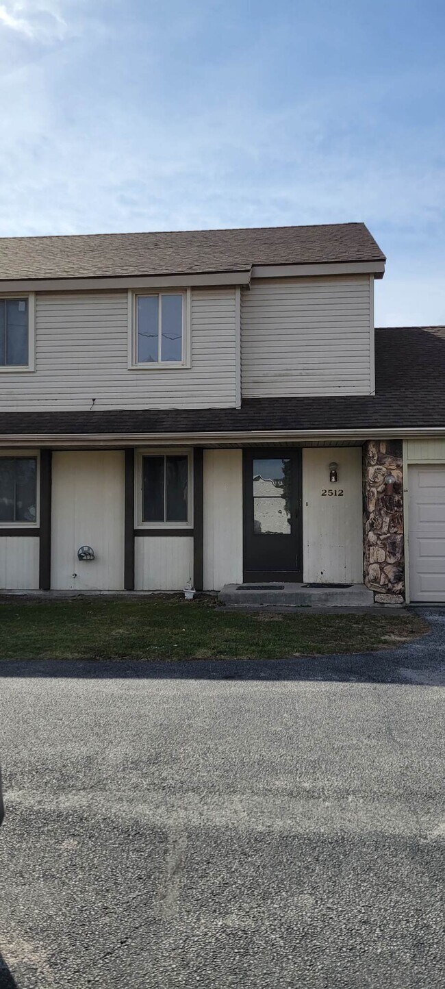 Building Photo - 2512 Plum Leaf Ln