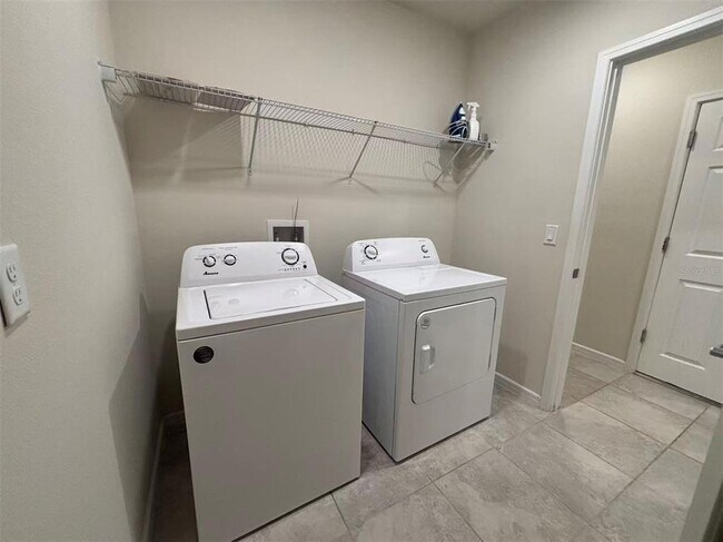 Building Photo - 1156 Sugarwood St