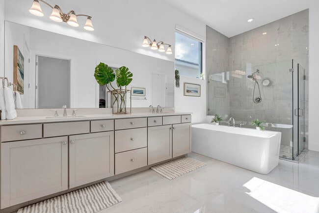 Building Photo - 5320 St Armands Way