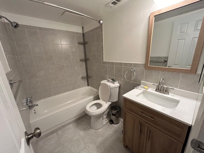 Building Photo - 6001 Majors Ln