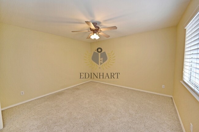Building Photo - 3750 W Vincent Ln