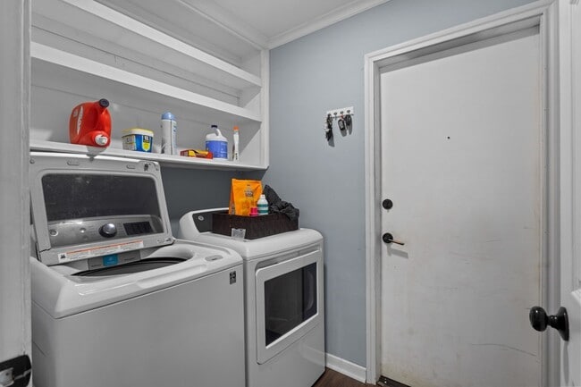 Building Photo - 3322 Providence Dr