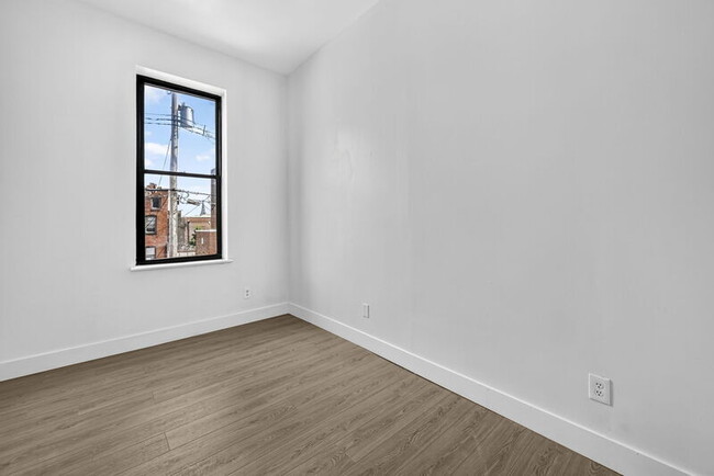 Building Photo - 1704 S Tucker Blvd