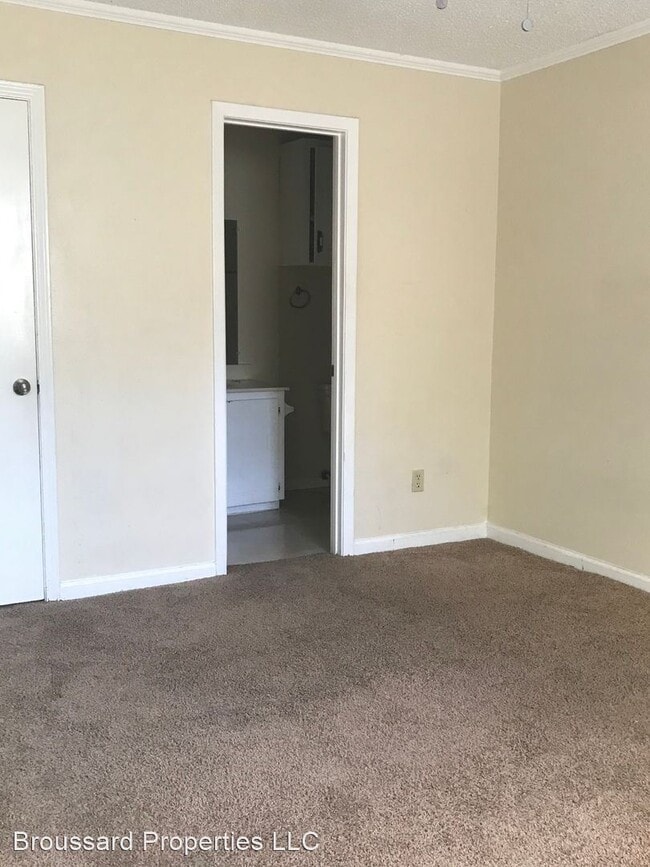 Building Photo - 2 br, 2.5 bath House - 2711 E Simcoe St #8