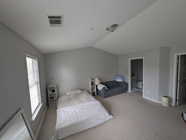 Building Photo - Condo In Manassas 2BR/2BA