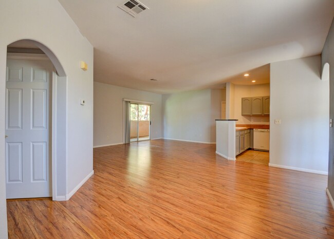 Building Photo - BEAUTIFUL 2BR TOWNHOME with TENNIS, BASKET...