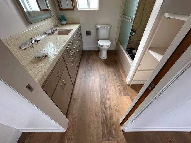 Building Photo - 944 Mesa St