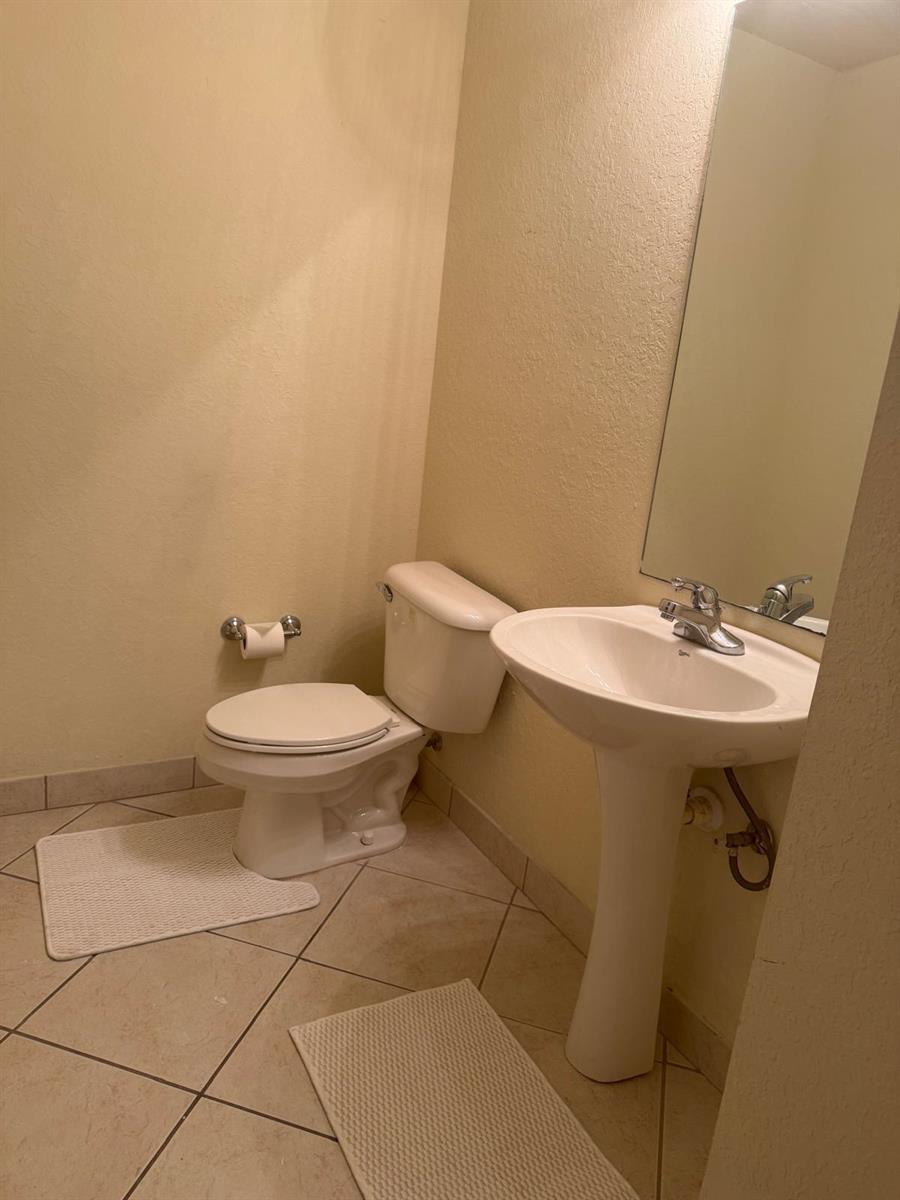 Building Photo - 603 N St