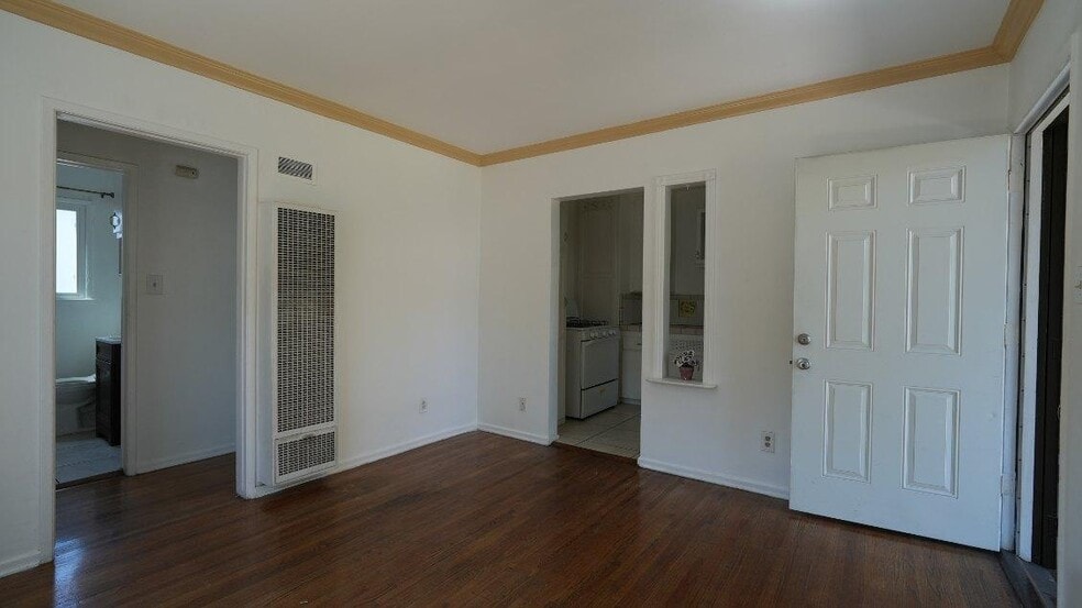 Building Photo - 875 N Hoover St