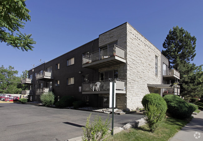 Building Photo - York Manor