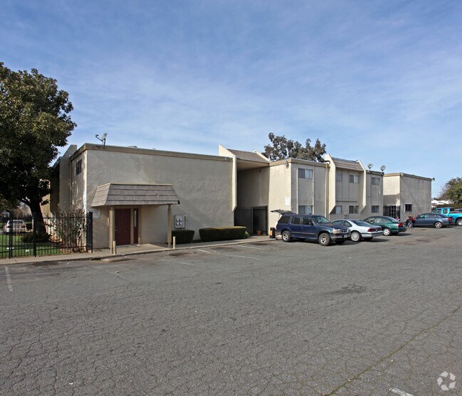 Primary Photo - La Posada Apartments