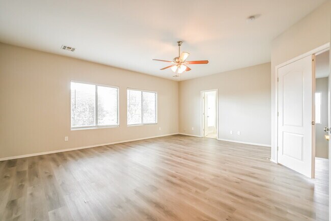 Building Photo - 153 E Dry Creek Rd