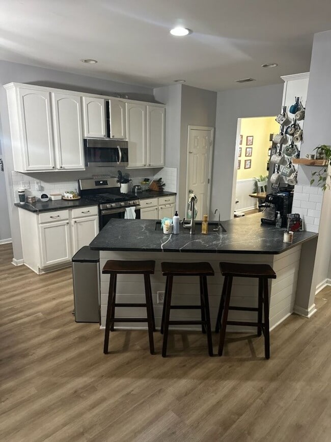 Building Photo - Must See Exceptional 6-Bedroom Home in Tanner Plantation