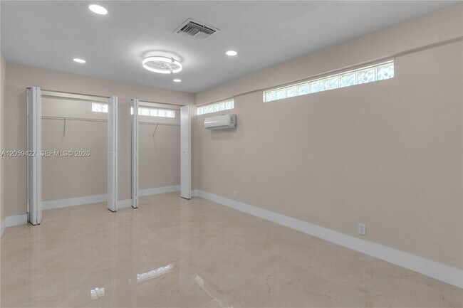 Building Photo - 378 SW 6th St