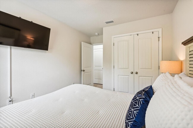 Building Photo - 7664 Shadow Lake Dr