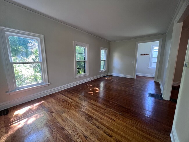 Primary Photo - Single Family Heritage Hill Home! Two Bedr...