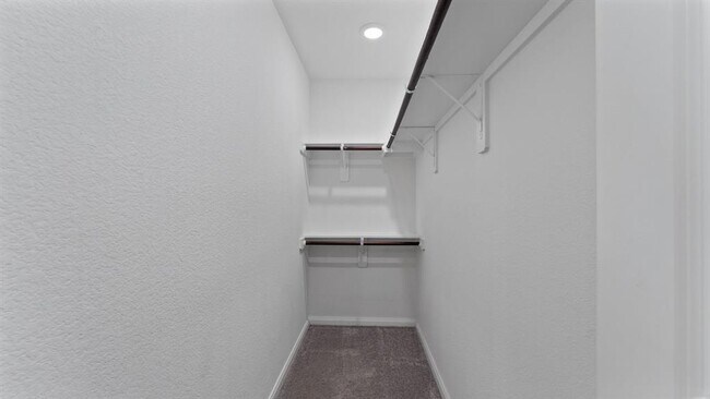Building Photo - 410 Pimmit Hill Run