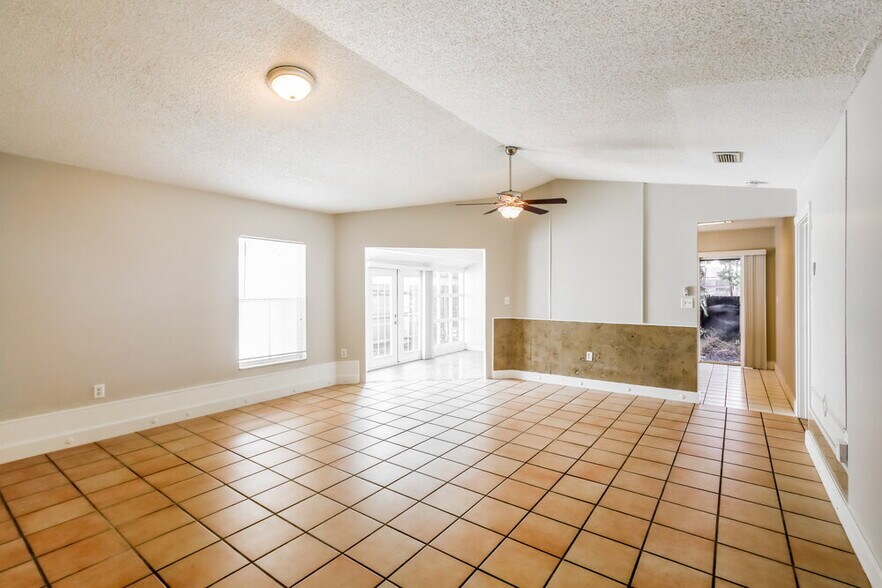 Building Photo - 4430 SW 72nd Way