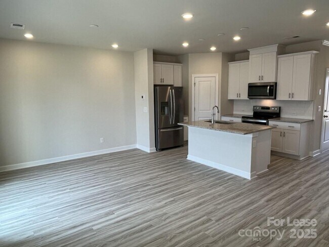 Building Photo - 3703 Backwater St