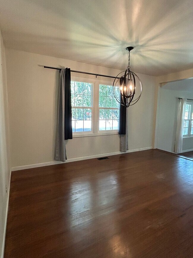 Building Photo - NEW LISTING In Desirable N. Richland Neigh...