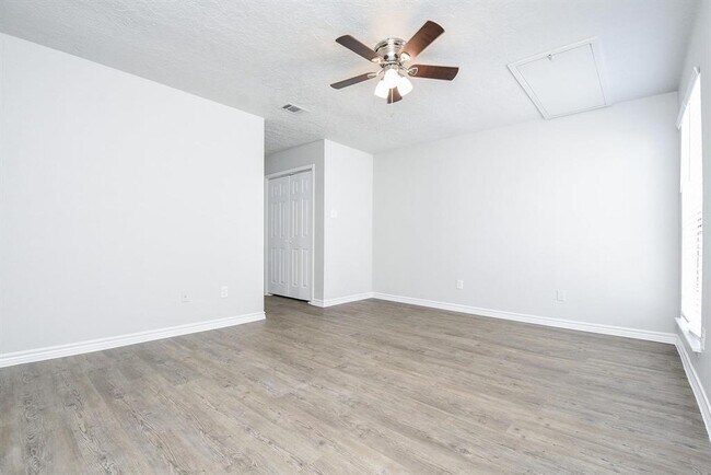 Building Photo - 13151 Walden Rd